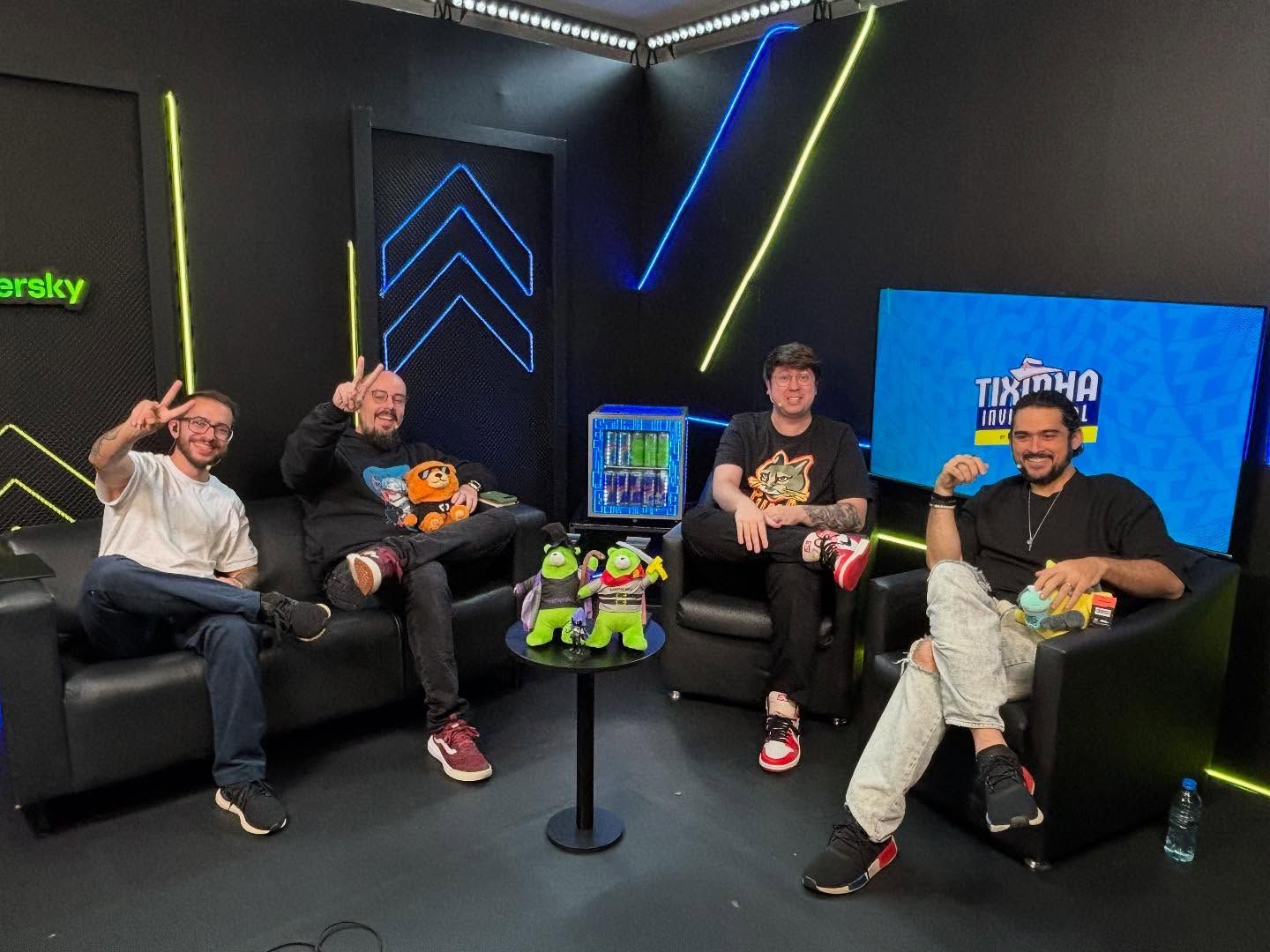 Creators reunidos no estúdio do Tixinha Invitational com a Bonoxs